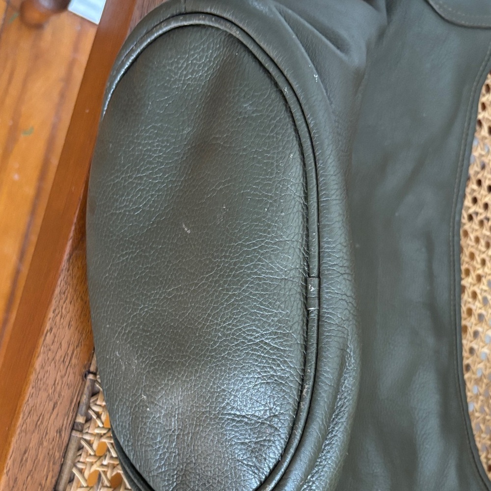 Stylish Olive Leather Shoulder Bag - Picture 3 of 9